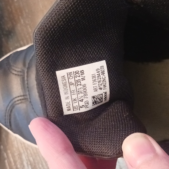 Adidas, big kids size 5, leather - Picture 3 of 5